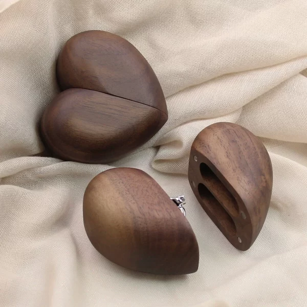 心形戒指盒 (1) Handcrafted Solid Walnut Heart-Shaped Double Ring Box for Wedding & Proposal
