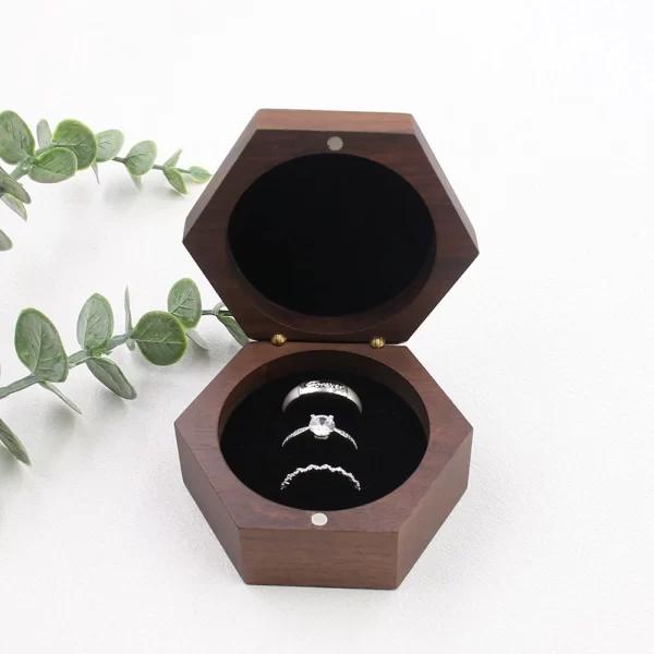 戒指盒5 (4) Handcrafted Vintage Hexagon Solid Walnut 3-Slot Wooden Ring Box for Wedding & Proposal