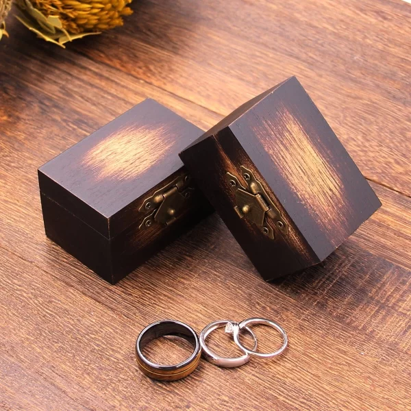 方形复古外观木质戒指盒 (2) Handcrafted Solid Acacia Wood Ring Box with Vintage Brass Latch for Proposal & Wedding