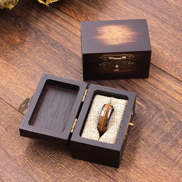 方形复古外观木质戒指盒 (3) Handcrafted Solid Acacia Wood Ring Box with Vintage Brass Latch for Proposal & Wedding