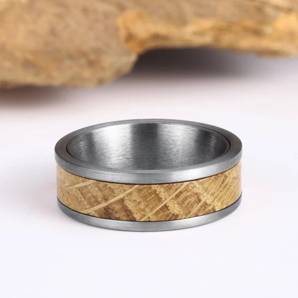 银色拉丝 Handmade 8mm Silver Brushed Tungsten Ring with Reclaimed Whiskey Barrel Wood Inlay