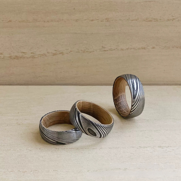 戒指10-2 8mm Damascus Steel Ring with Authentic Whiskey Barrel Wood Inlay