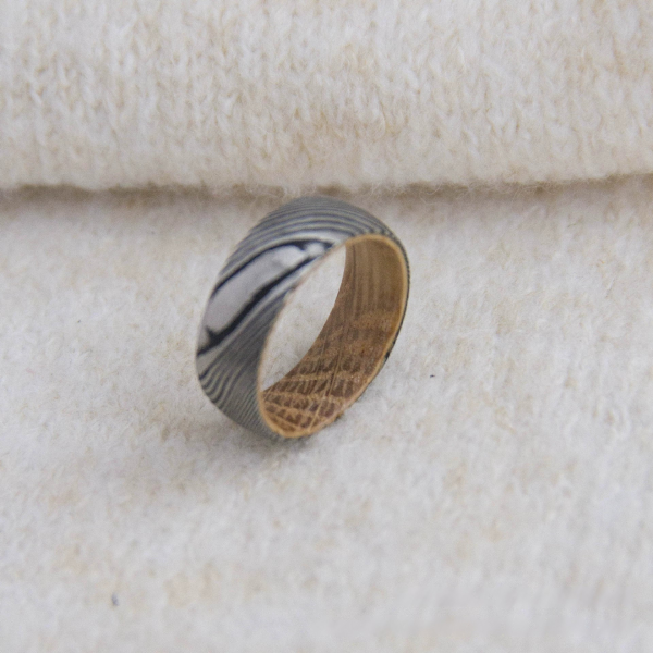 戒指10-3 8mm Damascus Steel Ring with Authentic Whiskey Barrel Wood Inlay