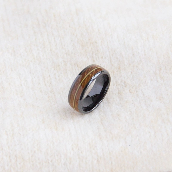 戒指13-3 8mm Domed Black Ceramic Ring with Guitar String & Whiskey Barrel Wood Inlay