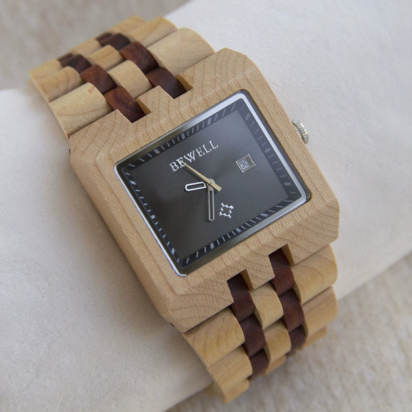 未命名的设计 Solid Maple & Sandalwood Square Wooden Watch for Men - Oversized 44mm Dial Quartz Wristwatch